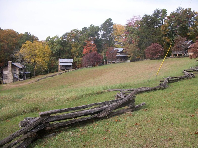 The Robinette en Pioneer Meadow Cabins - Cabaña de troncos antigua
