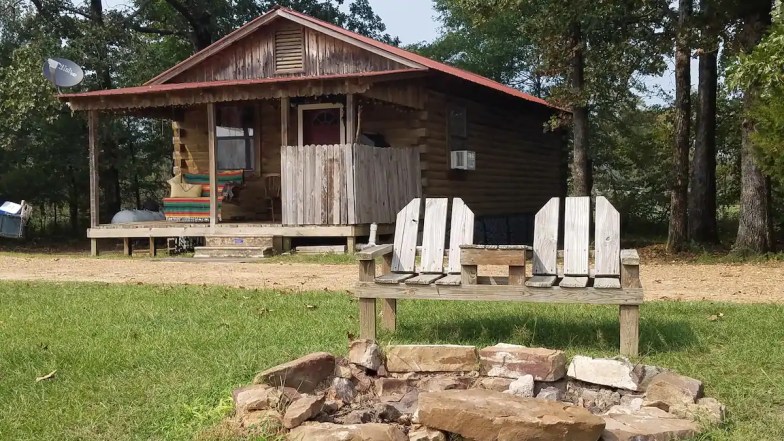 Acogedora cabaña de dos habitaciones con lago privado, Antlers