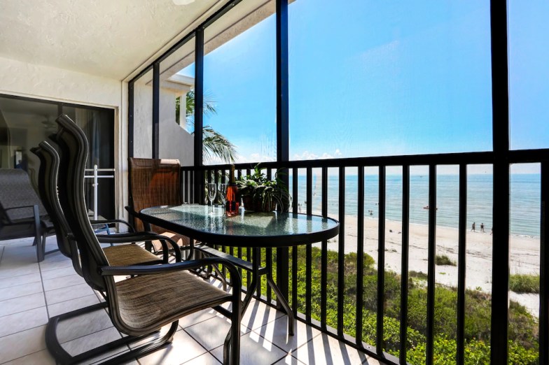 Luxury Direct Beachfront 2BR con sala de estar, bicicletas gratis y Wi-Fi