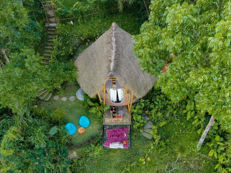 Tradicional casa de bambú oculta en Bali-2