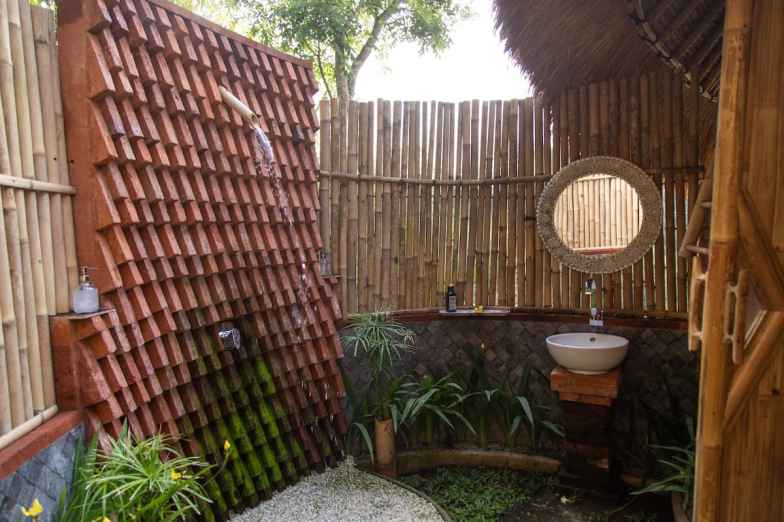 Tradicional casa de bambú oculta en Bali-4