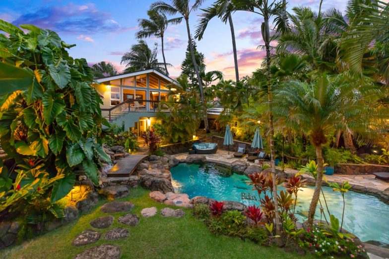 Impresionante villa a pasos de la playa de Kailua con piscina privada y jacuzzi