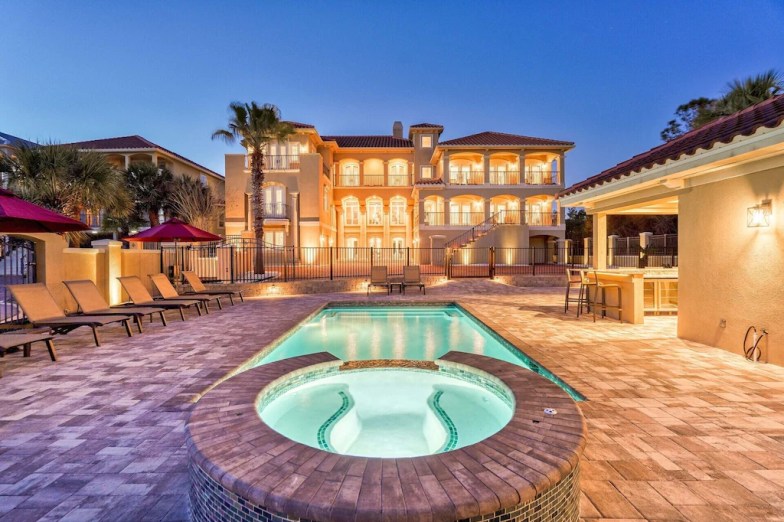 Sandy Beach Estate: Casa de 9100 pies cuadrados con piscina, jacuzzi y sala de juegos - Miramar Beach, Florida
