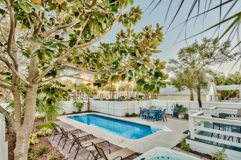 Amplio Airbnb a solo una cuadra de la playa, con piscina climatizada, jacuzzi y carrito de golf