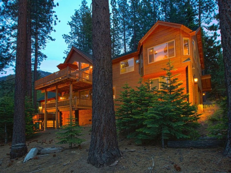 Casa de 6 dormitorios con piscina cubierta y cine en casa - South Lake Tahoe, California